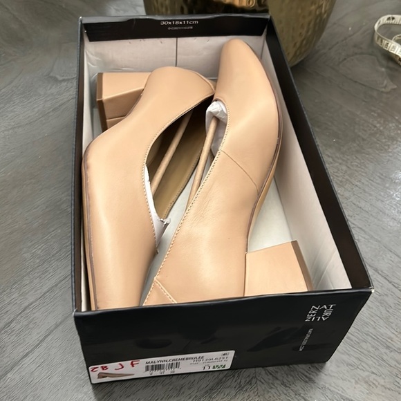 Naturalizer Malynn Womens Leather Pointed Toe Pumps (WIDE) - Picture 2 of 12